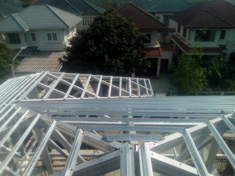 ผู้รับเหมาติดตั้งหลังคา