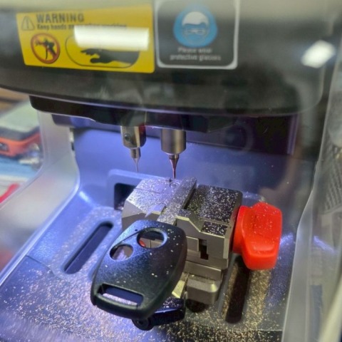 รับก็อปปี้กุญแจรถ