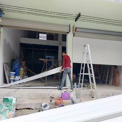 ติดตั้งประตูม้วนระบบมือดึง รามอินทรา