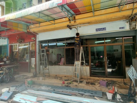 งานรื้อประตูม้วนเก่าออกติดตั้งบานใหม หนองแขม