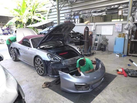 อู่ซ่อมสีและซ่อมตัวถัง