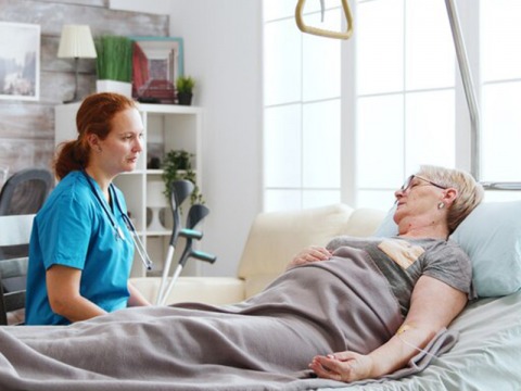 บริษัทจัดส่งคนดูแลผู้ป่วยพักฟื้น