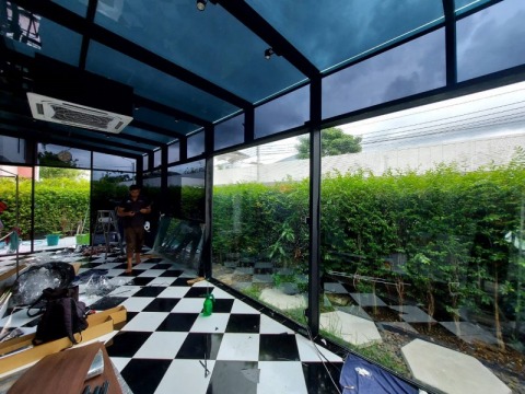 รับติดฟิล์มอาคาร ร้านค้า โชว์รูมรถ