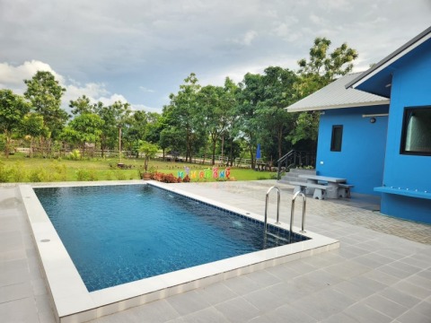 รับออกแบบและรับสร้างสระว่ายน้ำราคาถูก