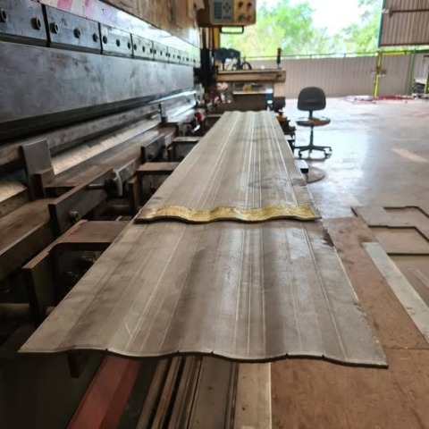 พับลอนหลังคาตามแบบ