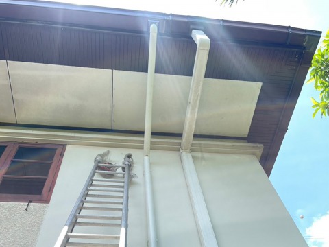 งานติดตั้งรางน้ำฝนบ้านเดี่ยว ราคาประหยัด