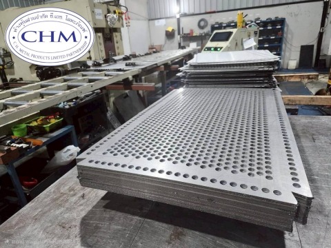 รับปั๊มตะแกรงโลหะตามแบบ