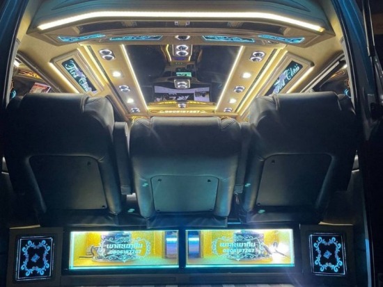 รับออกแบบและติดตั้งฟังก์ชันภายในรถตู้ VIP เครื่องเสียง