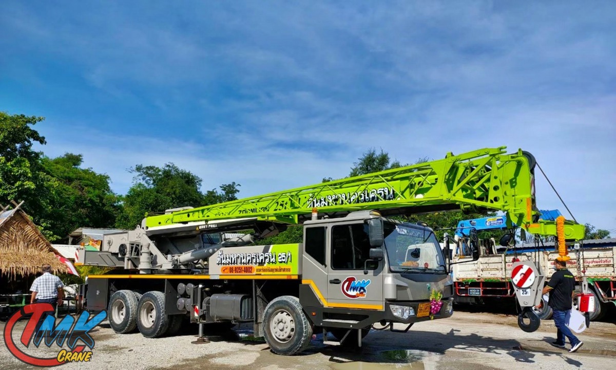 บริการรถเครนให้เช่าชลบุรี บริการรถเครนให้เช่าชลบุรี
