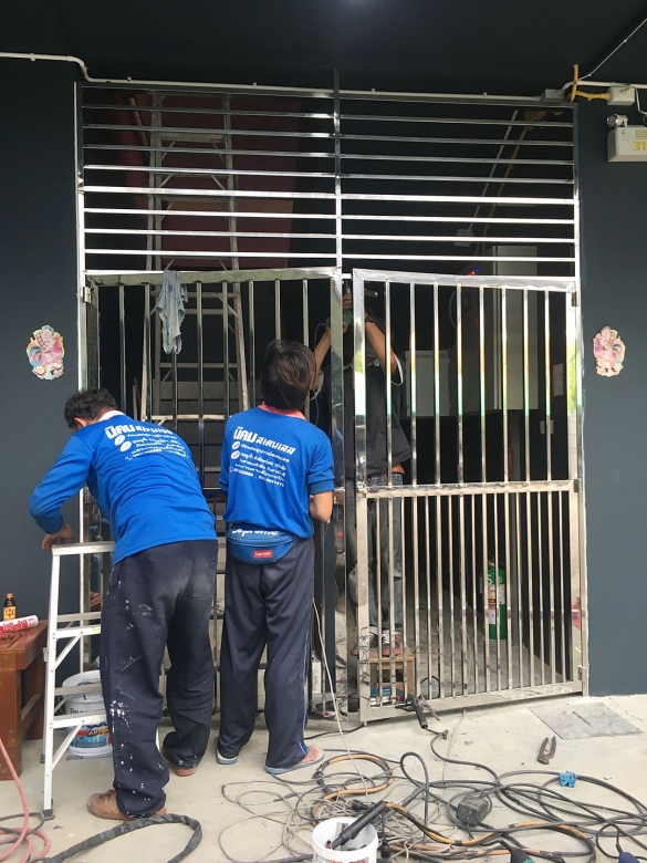 ช่างติดตั้งประตูสแตนเลส เชียงใหม่