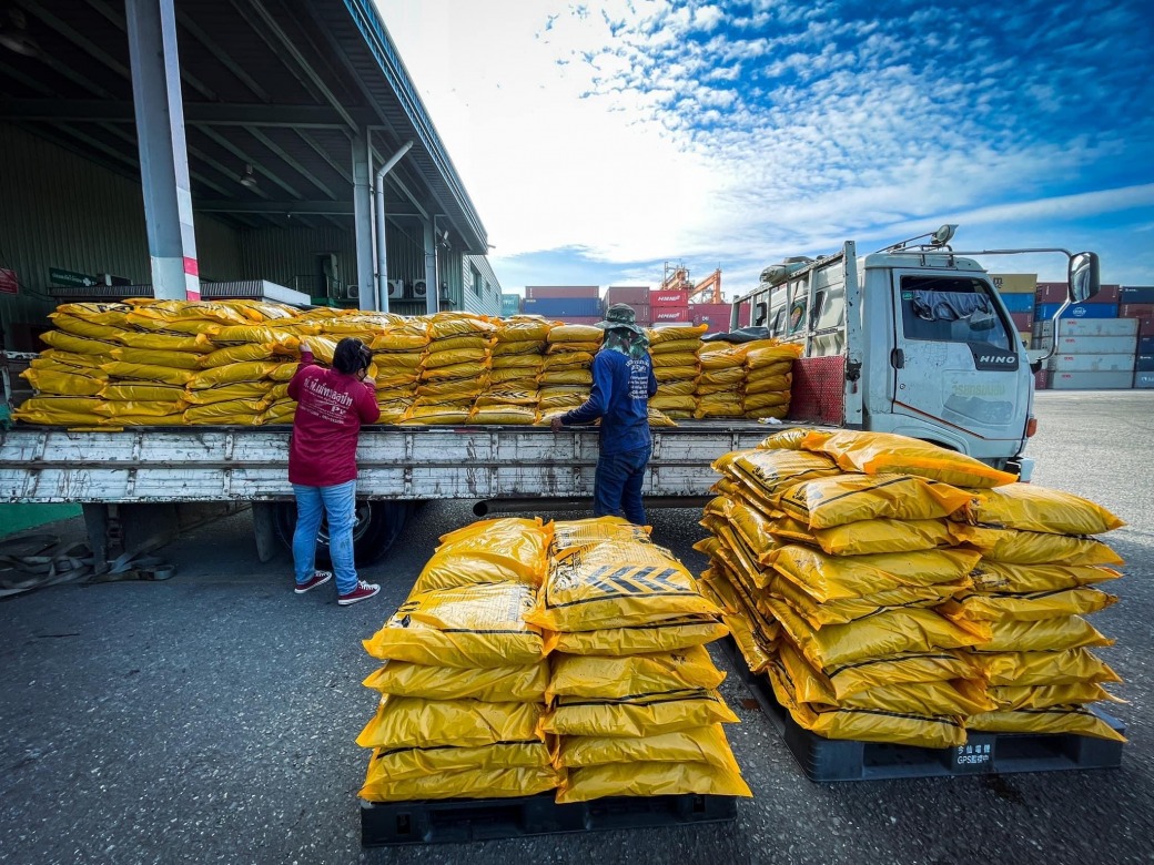 ยางมะตอยสำเร็จรูป มีสต๊อกพร้อมส่ง ยางมะตอยสำเร็จรูป มีสต๊อกพร้อมส่ง