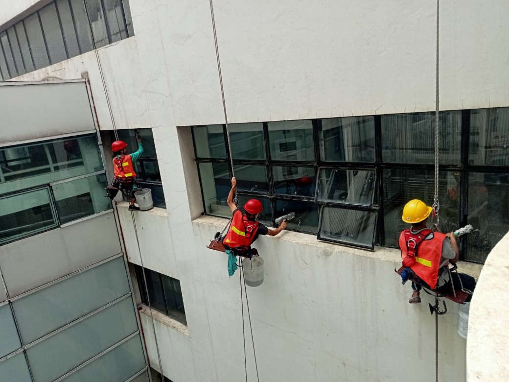 หาบริษัทรับทำความสะอาดอาคารสูง หาบริษัทรับทำความสะอาดอาคารสูง