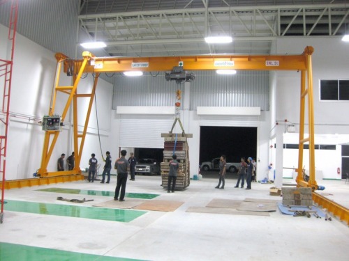 ติดตั้งรอก เครน โรงงานชลบุรี