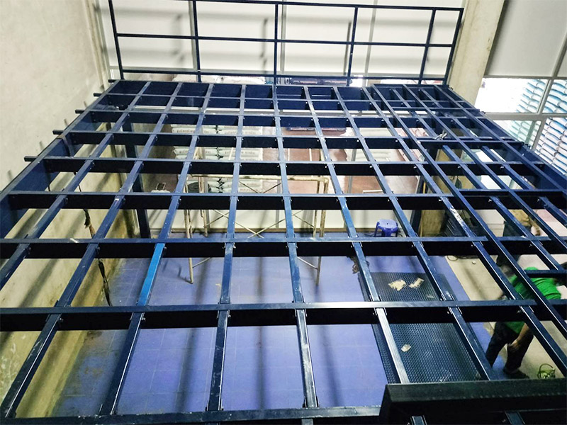 ชั้นลอยอุตสาหกรรม