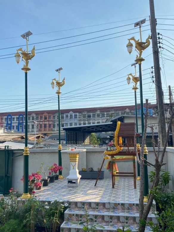 โคมไฟหงส์โซล่าเซลล์