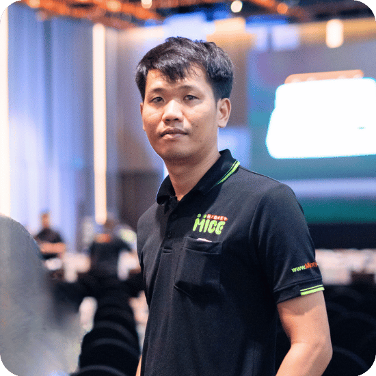 จารุพัสตร์ ยิ้มสละ (เจมส์)