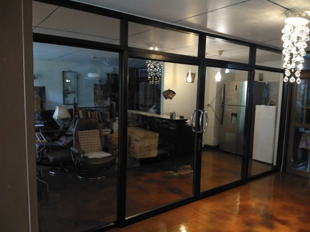 ติดตั้งกระจก กั้นห้องด้วยกระจก ติดตั้งกระจก กั้นห้องด้วยกระจก