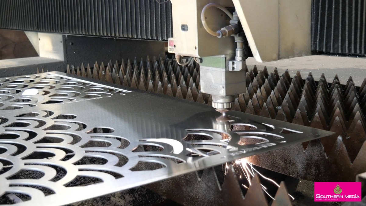 รับงานออกแบบติดตั้งฟาซาด Facade โรงแรม ภูเก็ต เซ้าเทิร์น มีเดีย