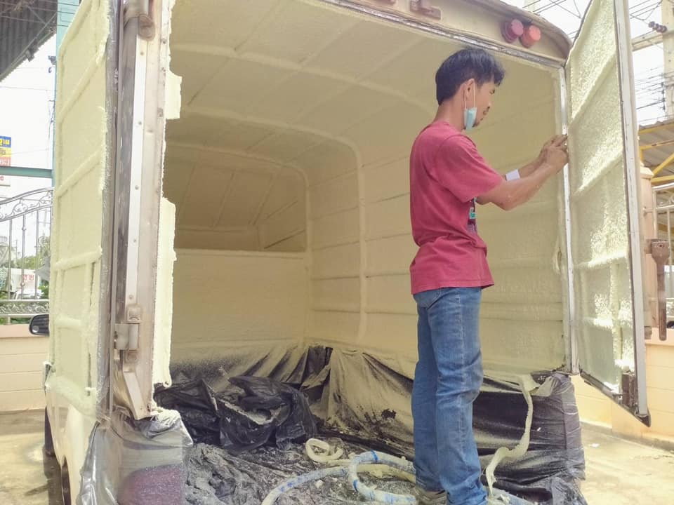 พ่นโฟมรถตู้ทึบ พ่นโฟมรถตู้ทึบ