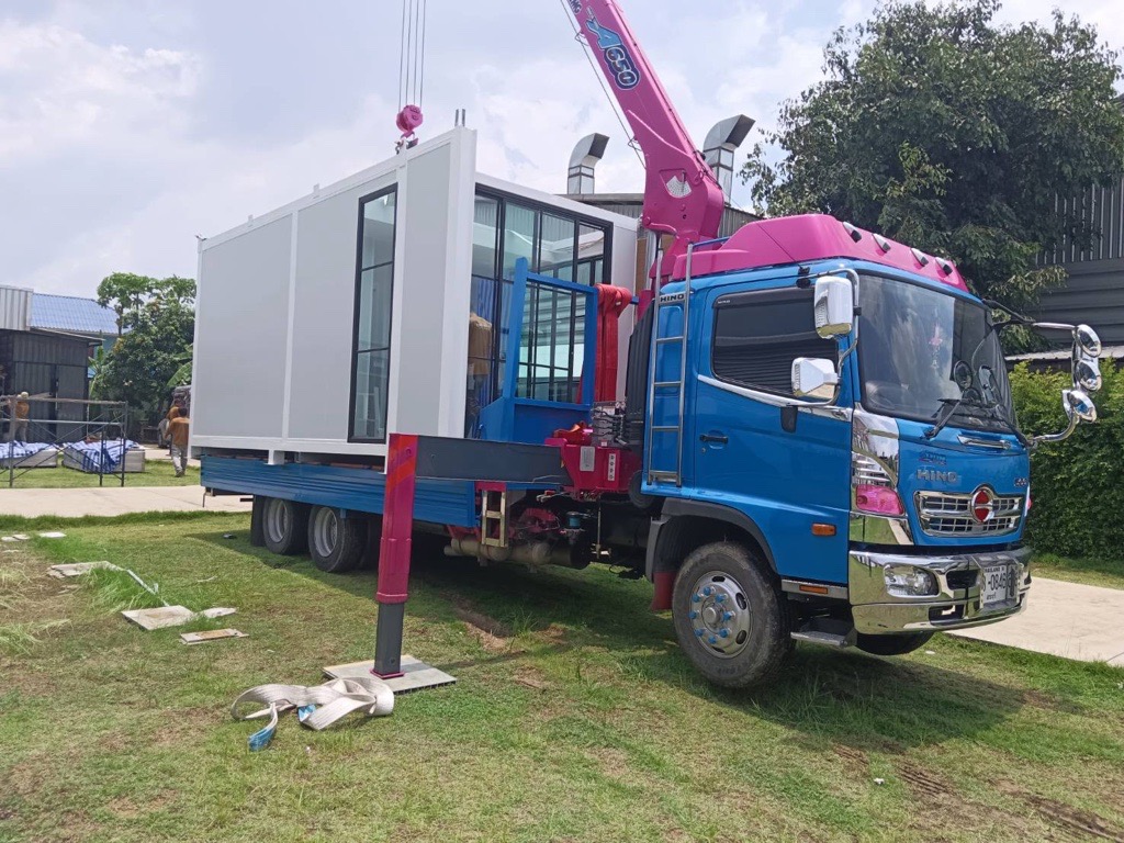 บริการด้วยรถเฮี๊ยบ 6 ล้อลิฟต์ท้ายยกย้ายของหนักได้ด้วยเครนยก